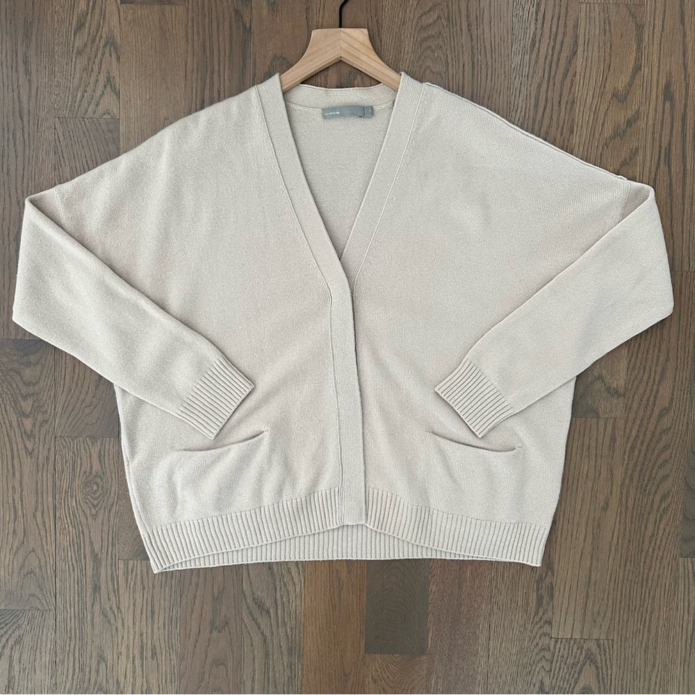 Vince 100% Cashmere V-neck Snap Front Cardigan Sweater in Oatmeal Cream Small